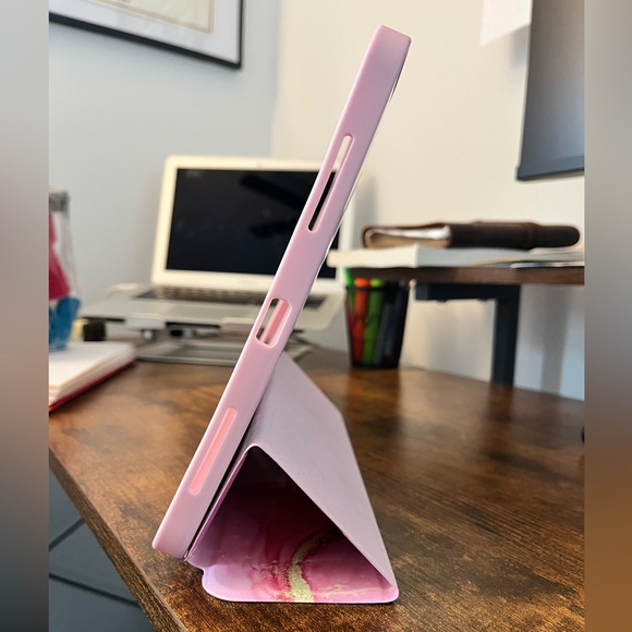 IPad Case, Hard Trifold Marbled Pink - Picture 4 of 9